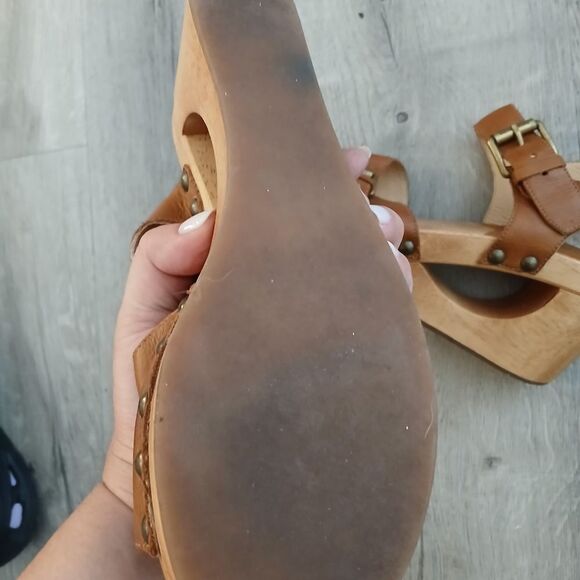 Michael Kors Tan Leather Wedge Sandals - Picture 3 of 4